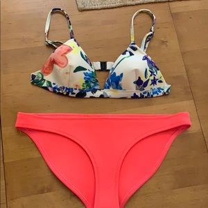 Triangl Bikini!!